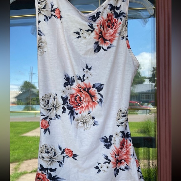 Women’s Floral Tank Top Size Small - Picture 5 of 5